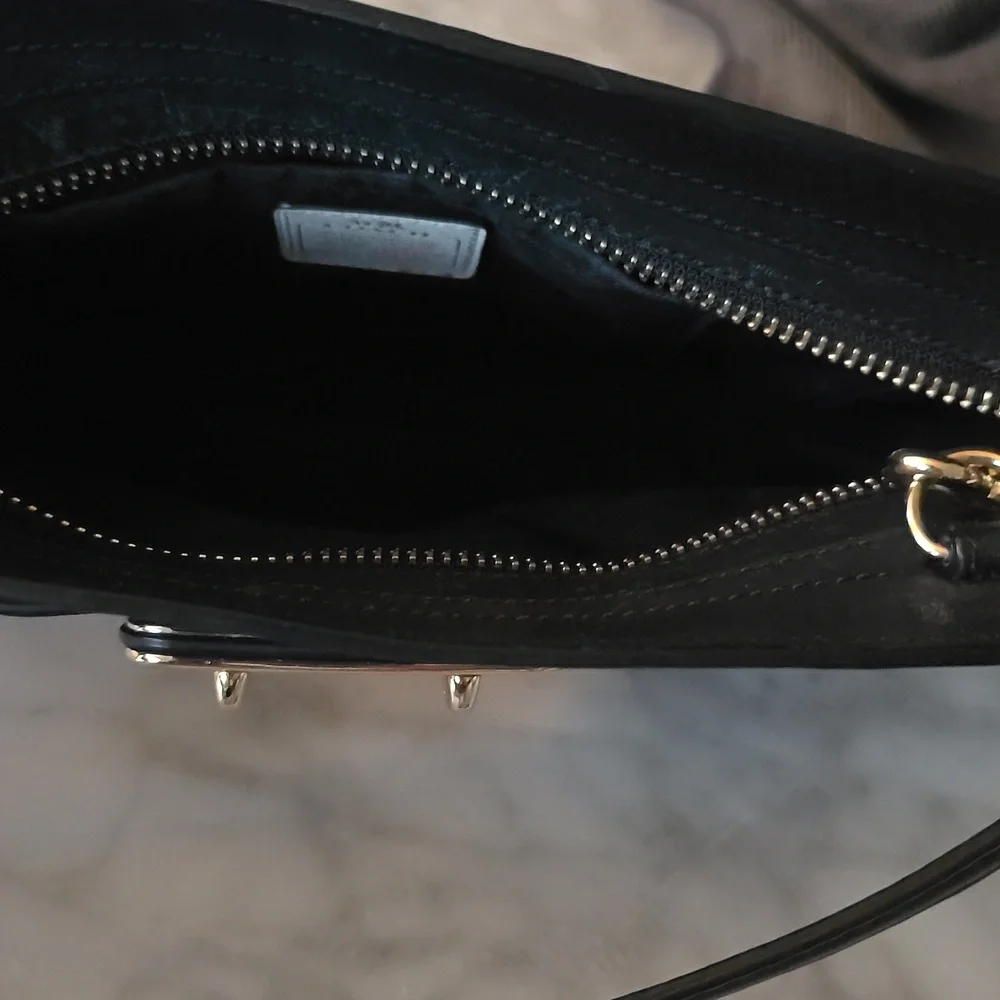 Coach black leather embossed small crossbody gold detail - Picture 12 of 13